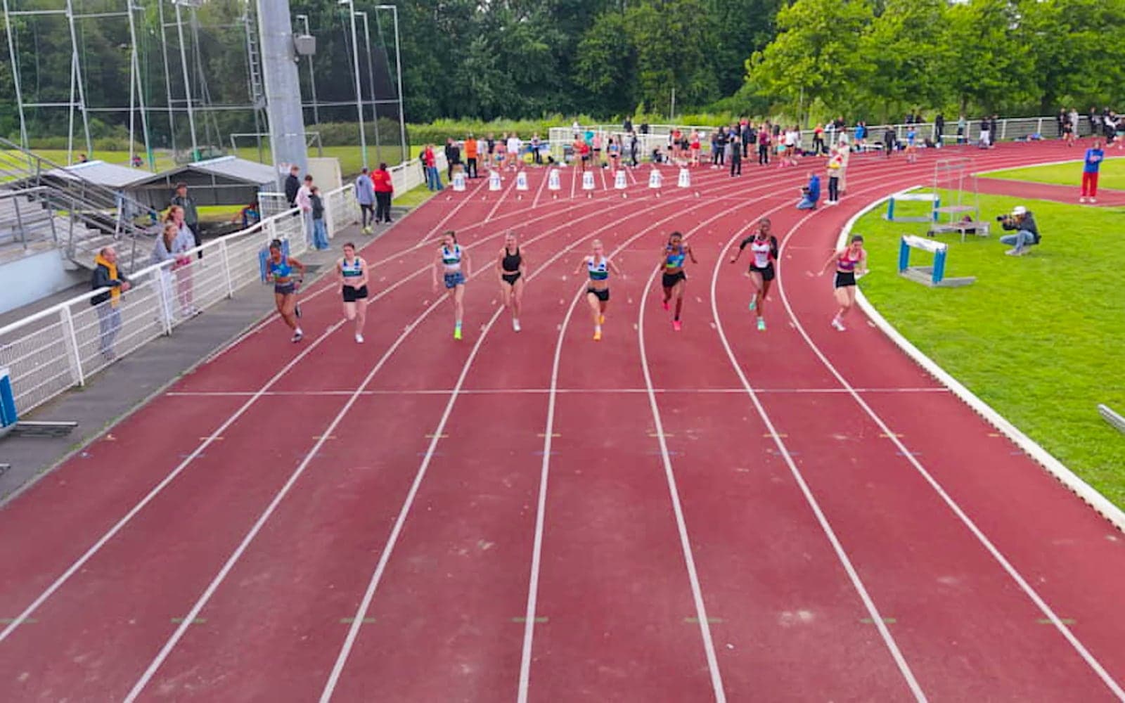 Course d’athlétisme captée par drone au meeting de Lomme