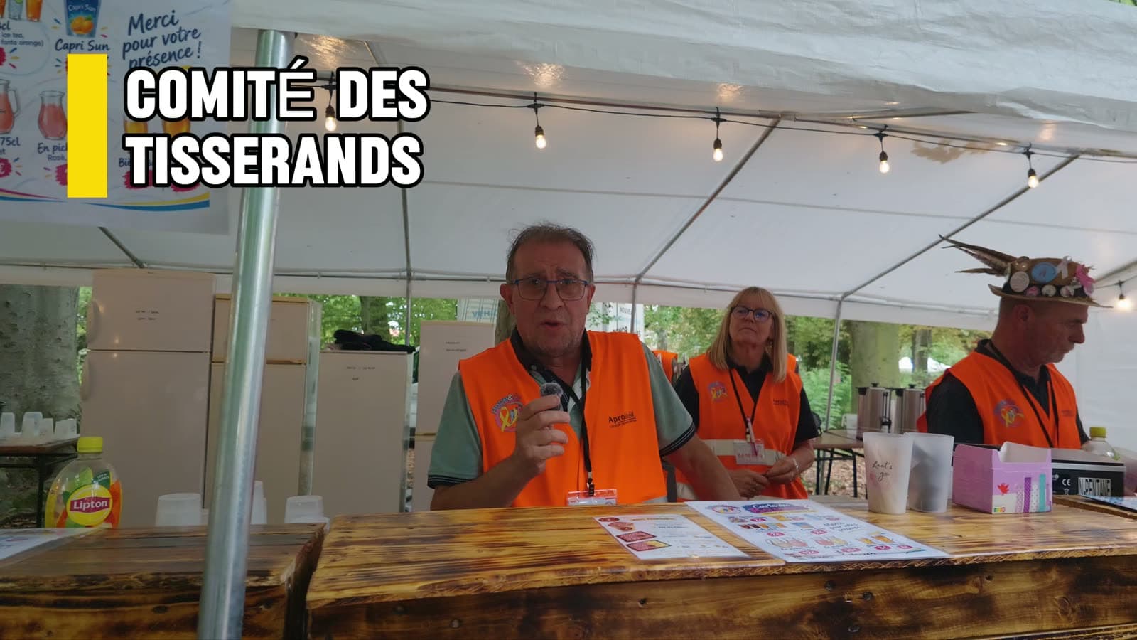 Stands et bénévoles du village hope&go à Halluin